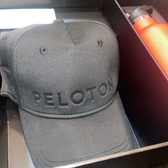 Peloton COMPANY HAT & BOTTLE GIFT SET! - Picture 4 of 6